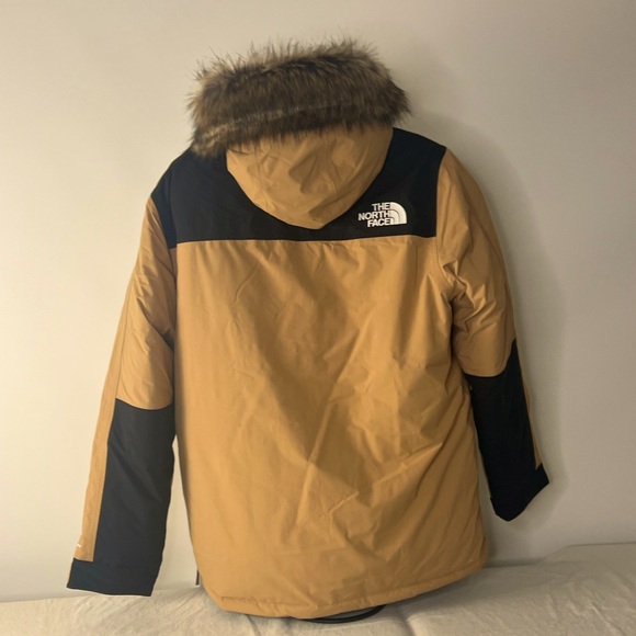 Brand new North Face parka with tags - Picture 12 of 16
